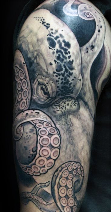 tatuaje manga pulpo pecho para hombre 24