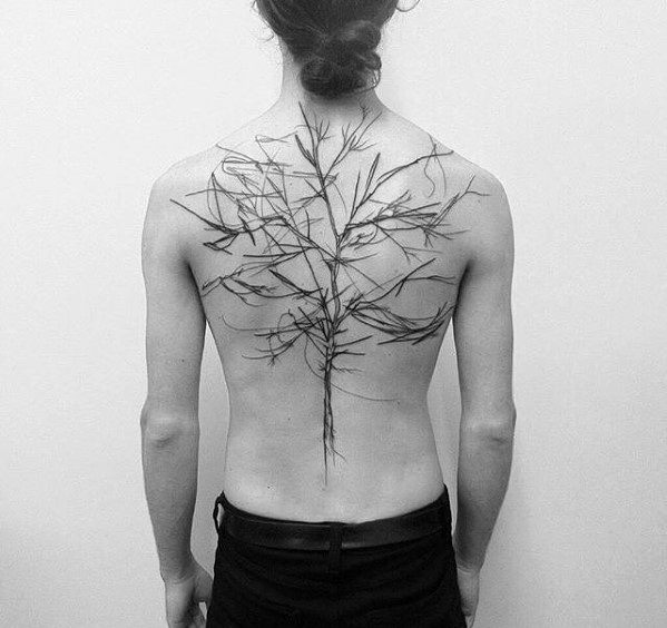 tatuaje perfecto arbol para hombre 10