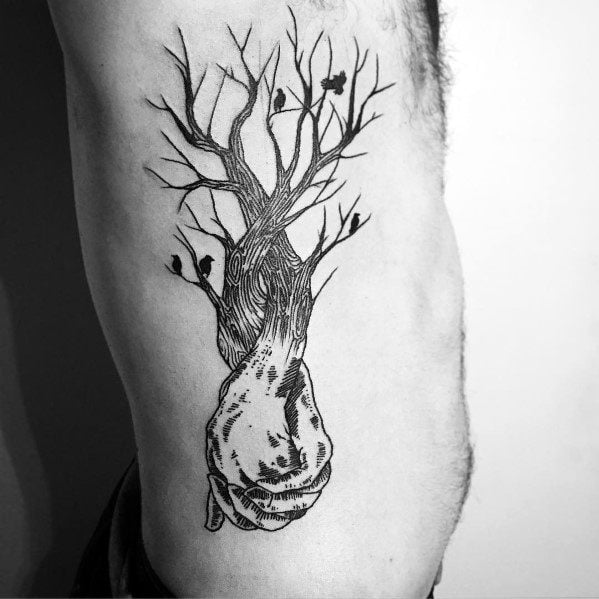 tatuaje perfecto arbol para hombre 48