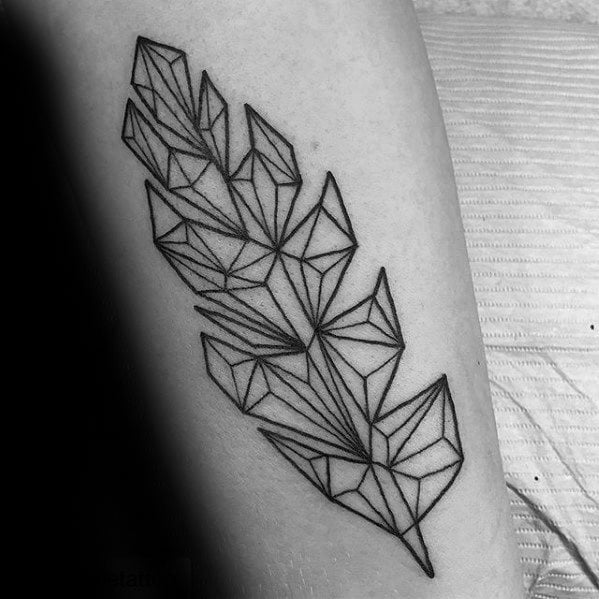 tatuaje plumas geometricas para hombre 02