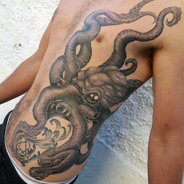 tatuaje pulpo en hombre 37