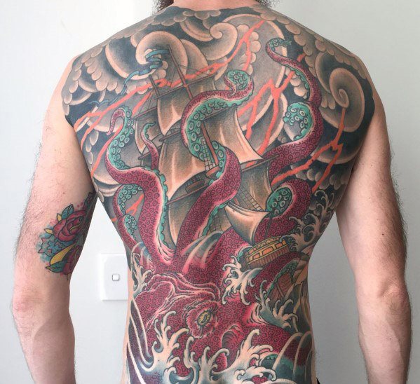 tatuaje pulpo espalda para hombre 04