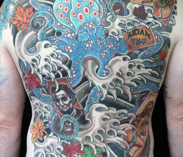 tatuaje pulpo espalda para hombre 05
