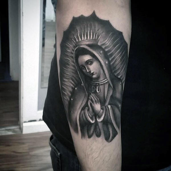 tatuaje religioso para hombre 102