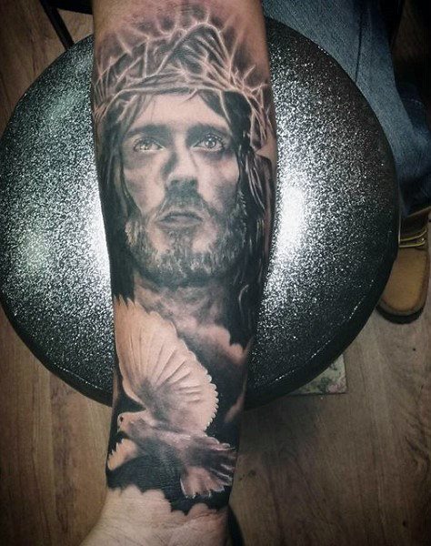 tatuaje religioso para hombre 15