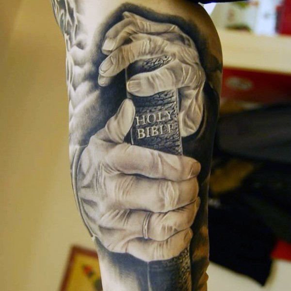 tatuaje religioso para hombre 72