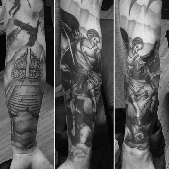 tatuaje religioso para hombre 95