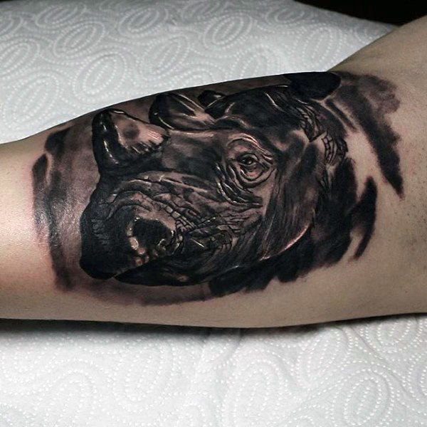 tatuaje rinoceronte para hombre 10