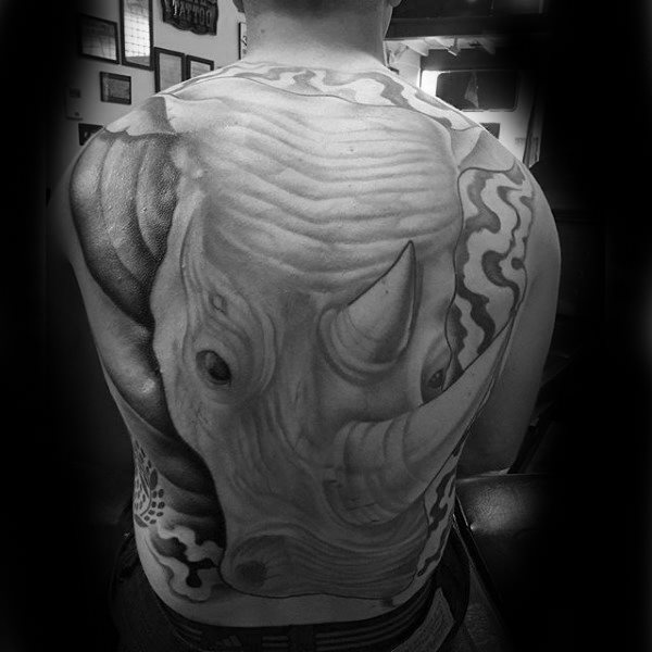 tatuaje rinoceronte para hombre 12