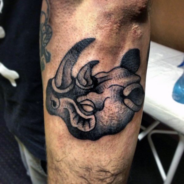 tatuaje rinoceronte para hombre 27