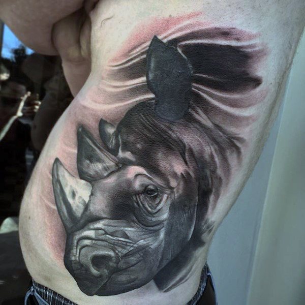 tatuaje rinoceronte para hombre 30