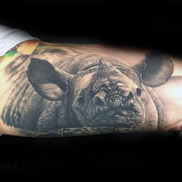 tatuaje rinoceronte para hombre 47