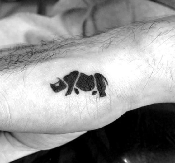 tatuaje rinoceronte para hombre 70
