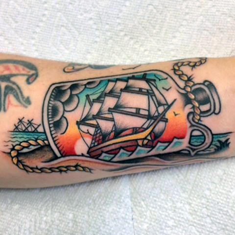 tatuaje tradicional barco para hombre 08