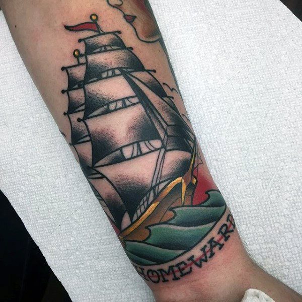tatuaje tradicional barco para hombre 10