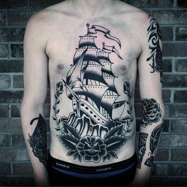 tatuaje tradicional barco para hombre 14