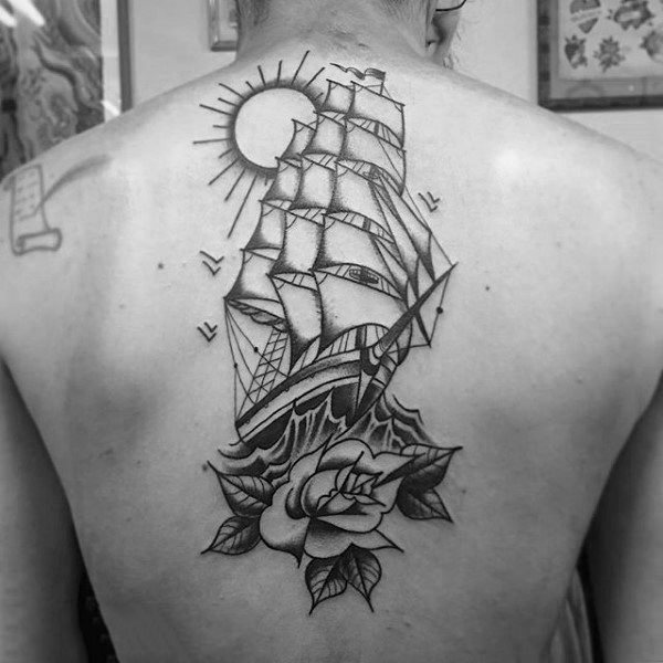 tatuaje tradicional barco para hombre 20