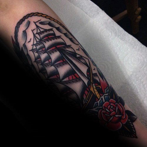 tatuaje tradicional barco para hombre 22