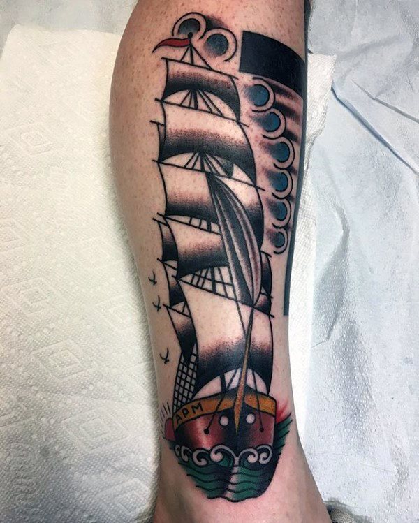 tatuaje tradicional barco para hombre 23