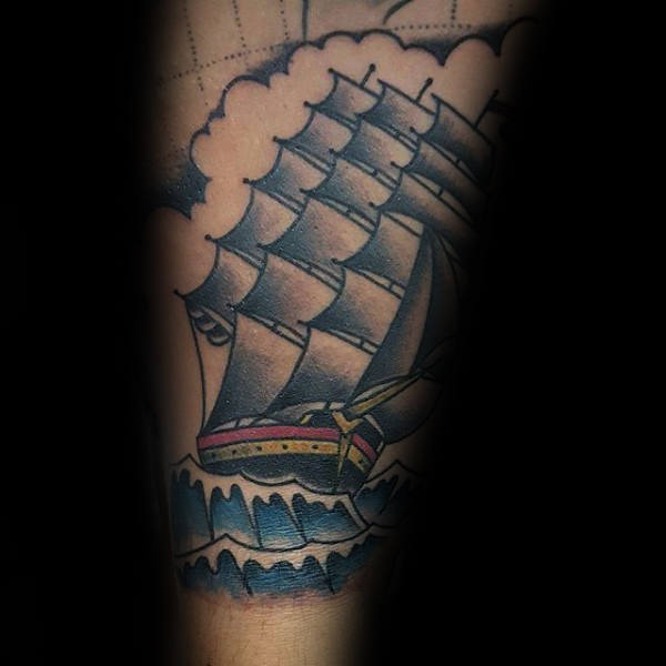 tatuaje tradicional barco para hombre 26