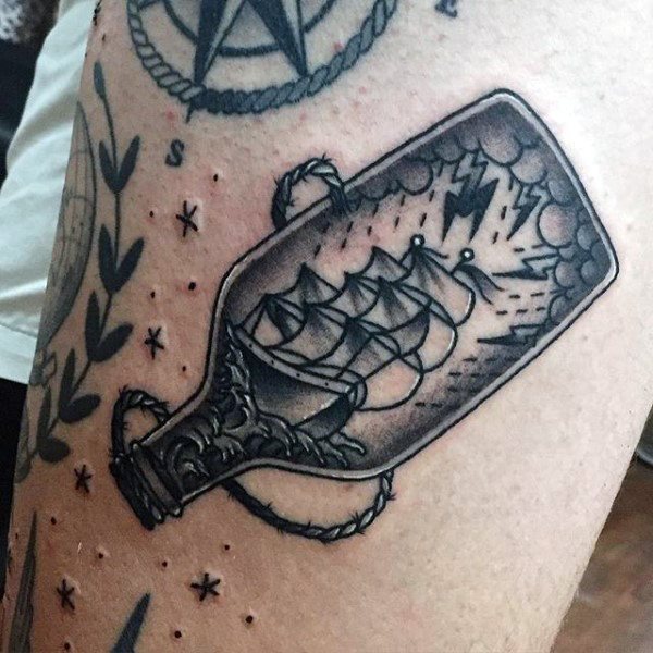 tatuaje tradicional barco para hombre 27