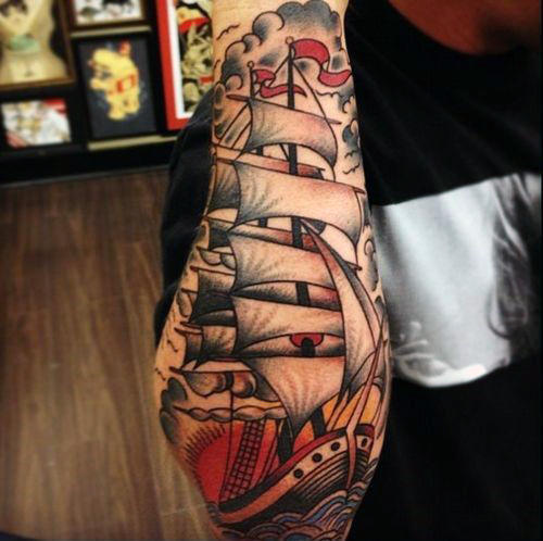 tatuaje tradicional barco para hombre 33