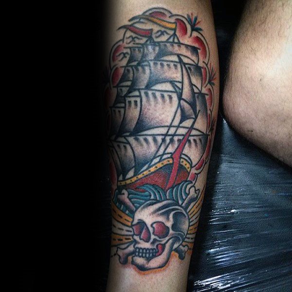 tatuaje tradicional barco para hombre 42