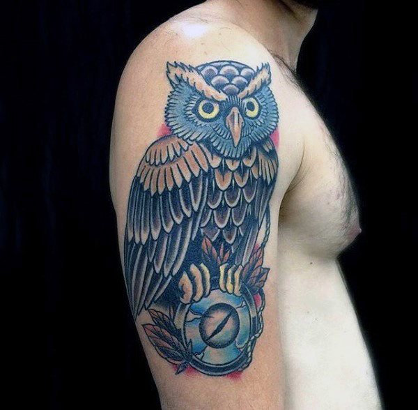tatuaje tradicional buho para hombre 21