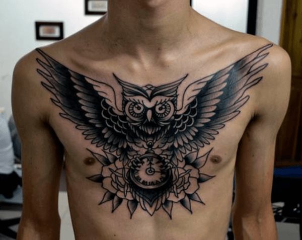 tatuaje tradicional buho para hombre 26