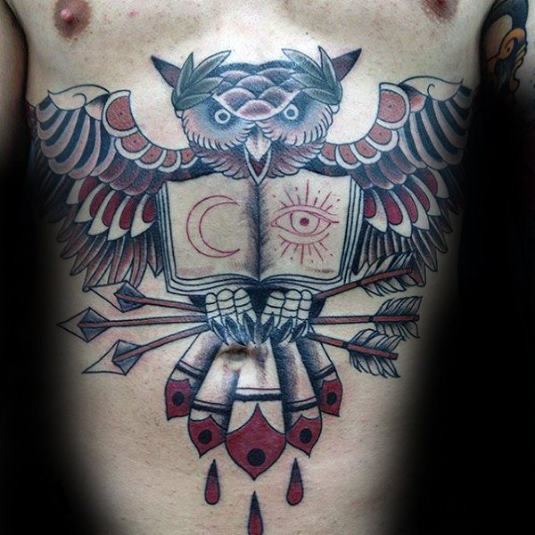 tatuaje tradicional buho para hombre 53
