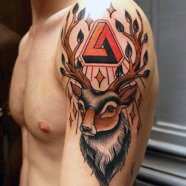 tatuaje tradicional ciervo para hombre 06