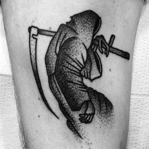 tatuaje tradicional muerte para hombre 17