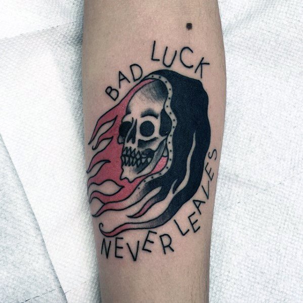 tatuaje tradicional muerte para hombre 21