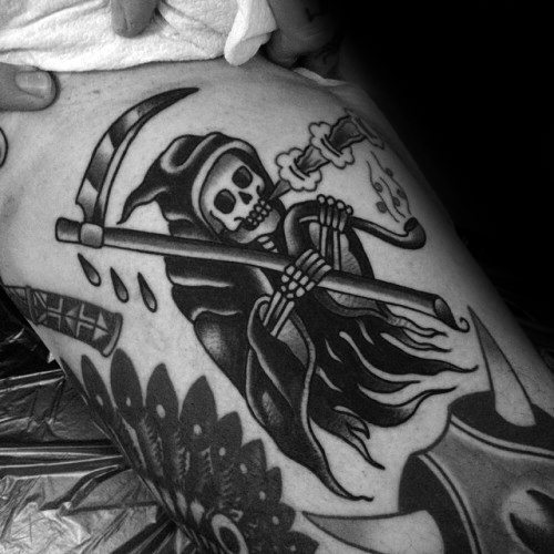 tatuaje tradicional muerte para hombre 33