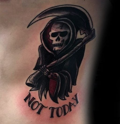 tatuaje tradicional muerte para hombre 35