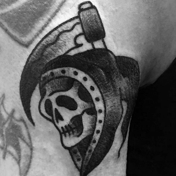 tatuaje tradicional muerte para hombre 38