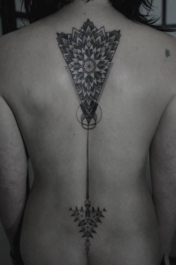 tatuaje columna vertebral 1062
