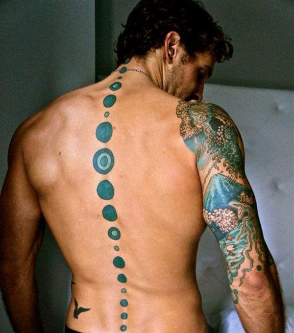 tatuaje columna vertebral 724