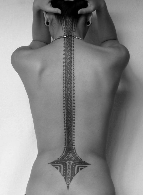 tatuaje columna vertebral 984
