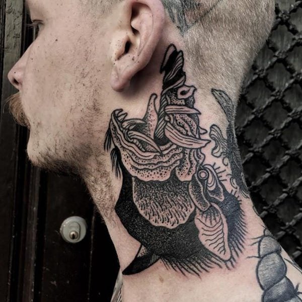 tatuaje cuello 243