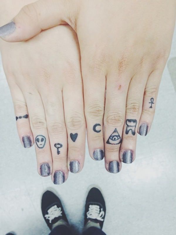 90 Tatuajes en los dedos: Pulgar, meñique, corazón y anular