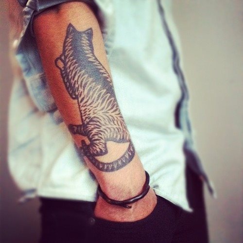 14 tatuaje romantico brazo
