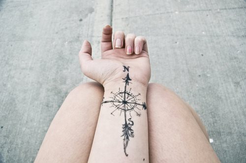 19 tatuaje romantico brazo