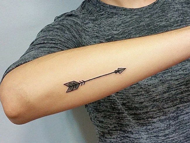 tatuaje flecha geometrica 110