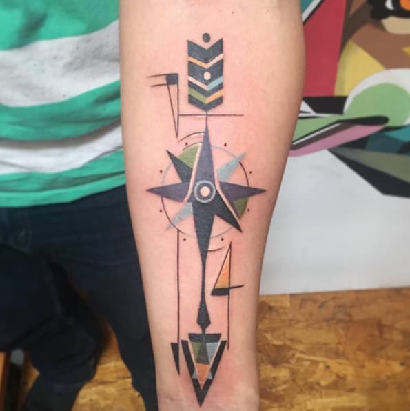 tatuaje flecha geometrica 238