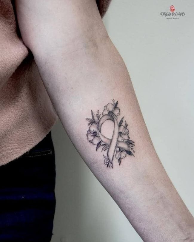 tatuaje lazo cancer 158
