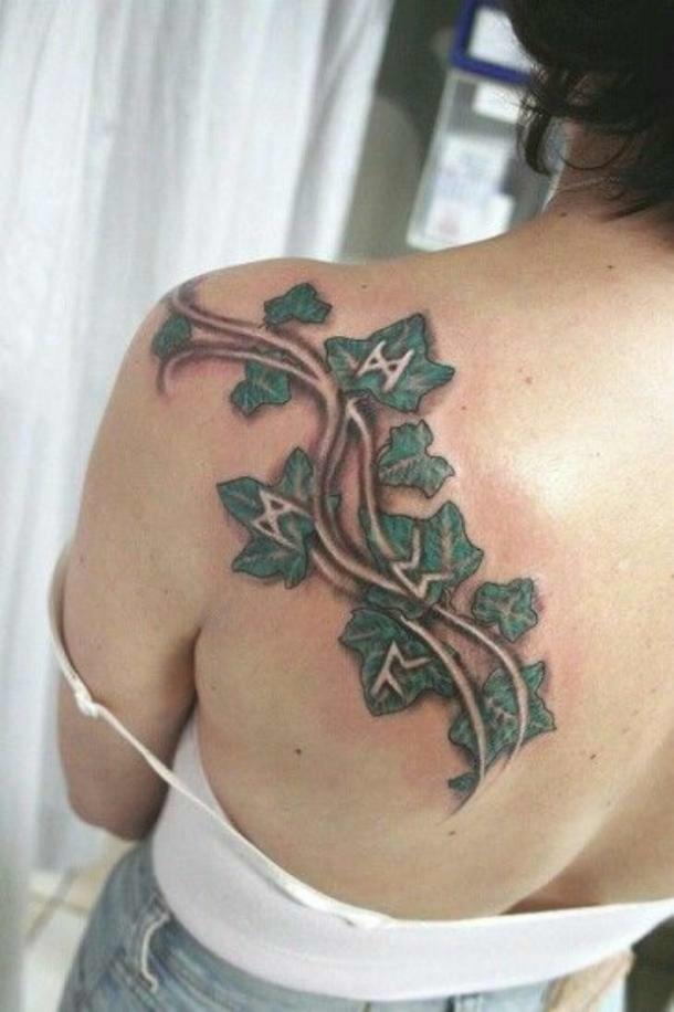 tatuaje runa mujer 30