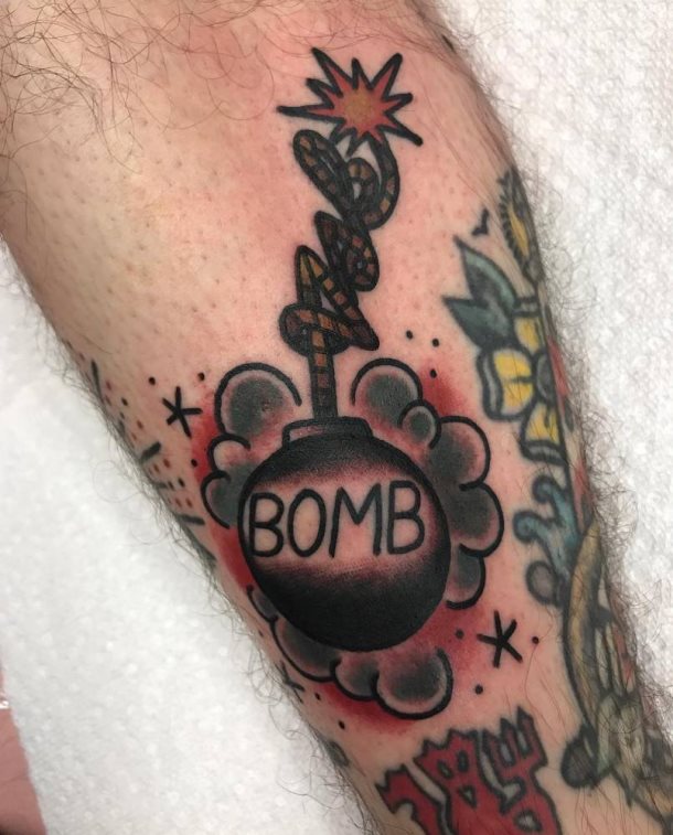 Tatuajes de bombas y granadas – 20 diseños y simbolismos