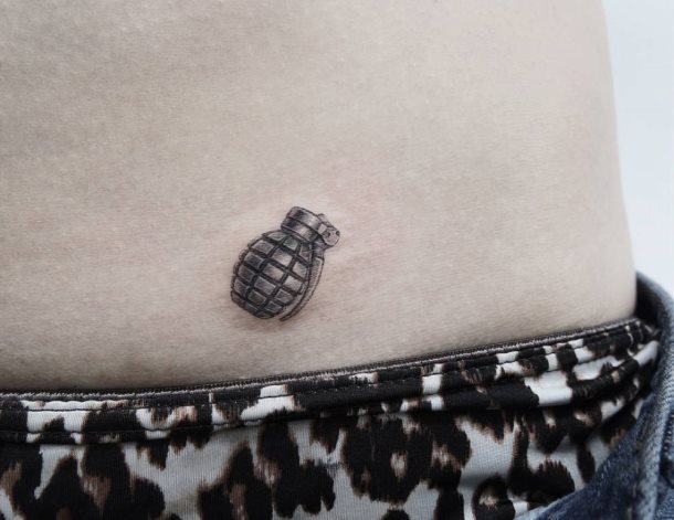 tatuaje bomba granada 09