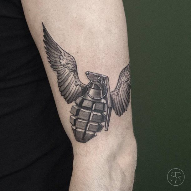 tatuaje bomba granada 10